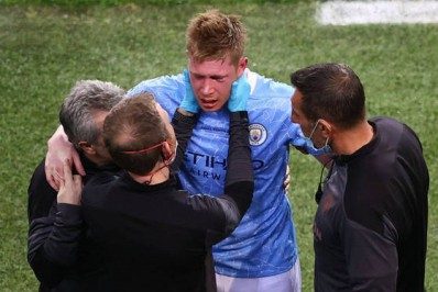 Exames confirmam fraturas na face de De Bruyne após choque na final da Liga dos Campeões