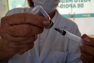 Bares e restaurantes passam a apostar em descontos para vacinados no Rio