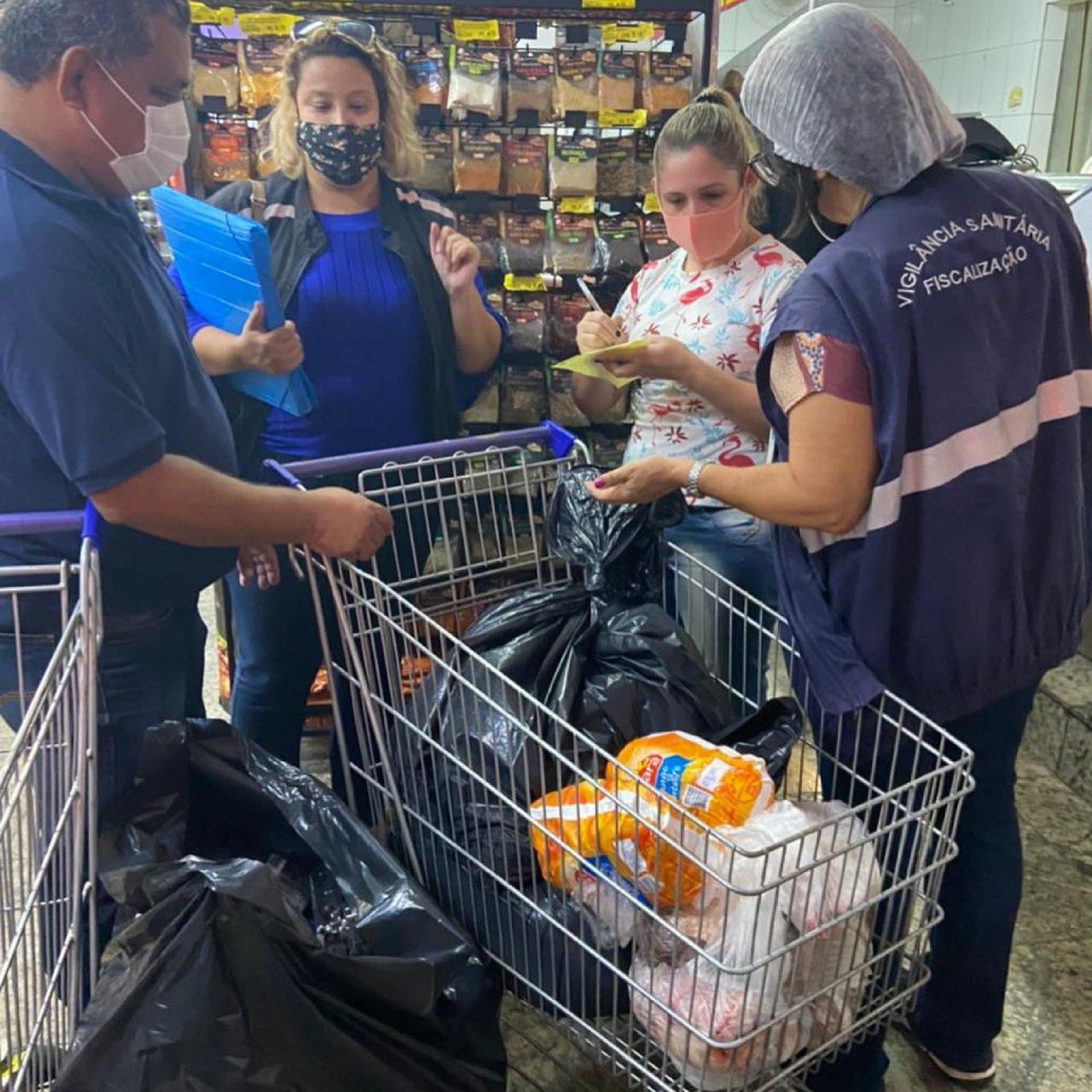 Mais de 50 kg de alimentos fora da validade &eacute; apreendido em mercado de B&uacute;zios