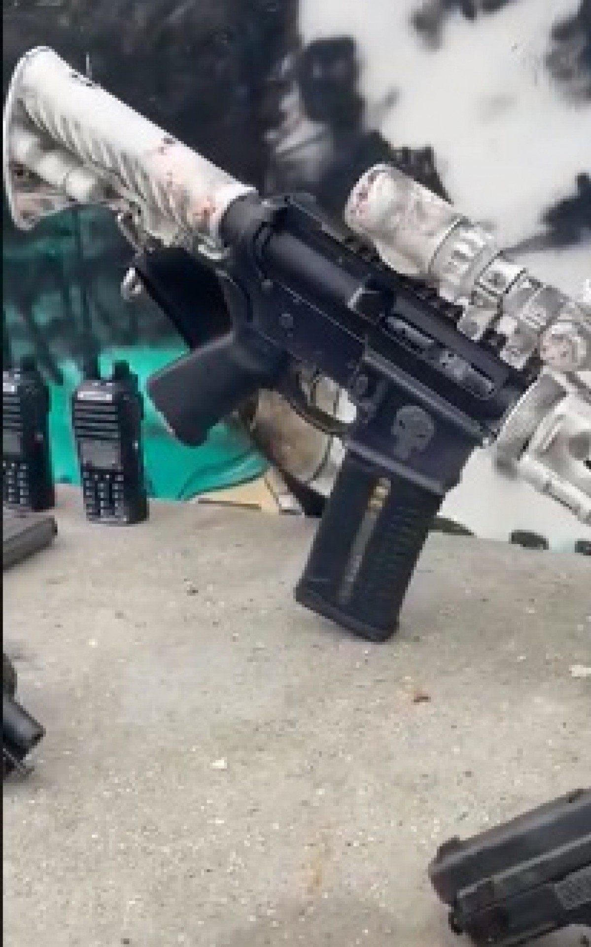 PM apreendeu armas, drogas e radiotransmissores