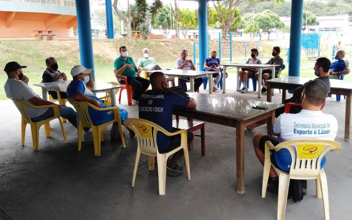 Reuni&atilde;o com os professores.