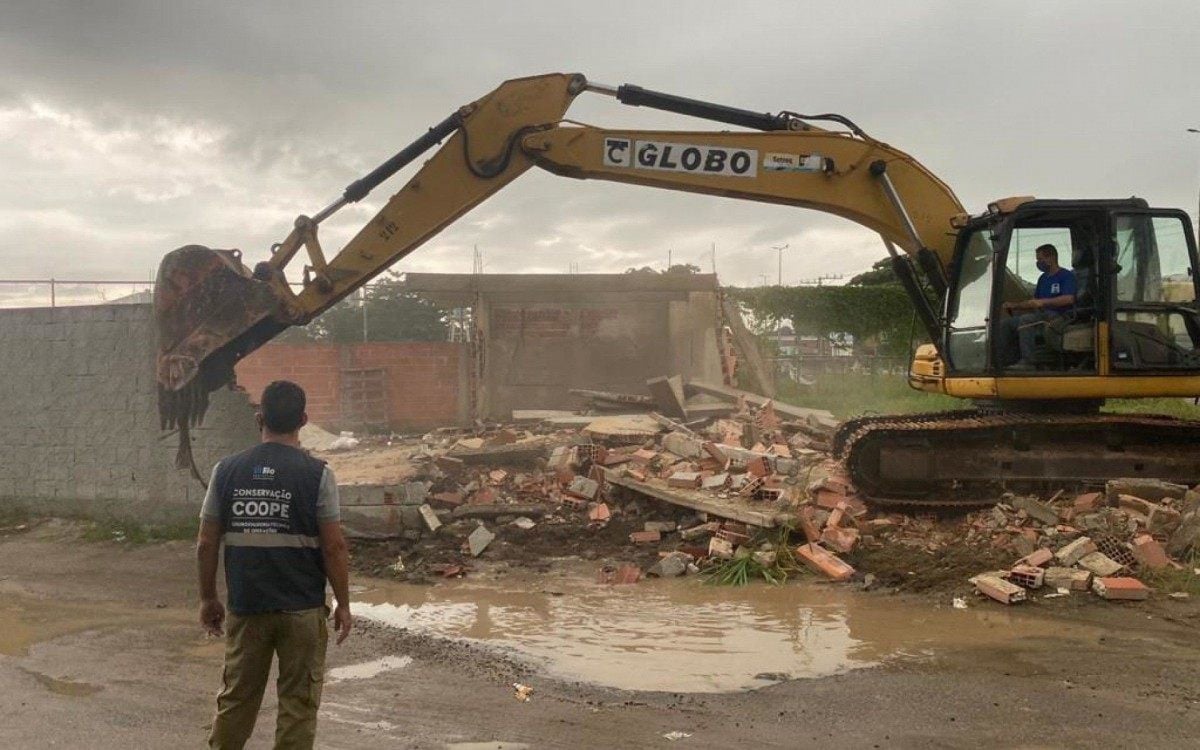 Prefeitura demoliu imóveis construídos ilegalmente em terreno público de Santa Cruz - Divulgação