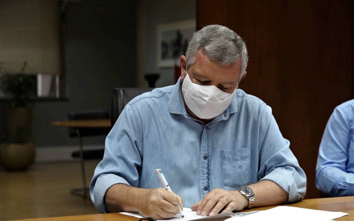 
A programa&ccedil;&atilde;o completa da Semana do Meio Ambiente pode ser acessada no site da Secretaria Municipal de Meio Ambiente, Recursos H&iacute;dricos e Sustentabilidade: www.smarhs.niteroi.rj.gov.br