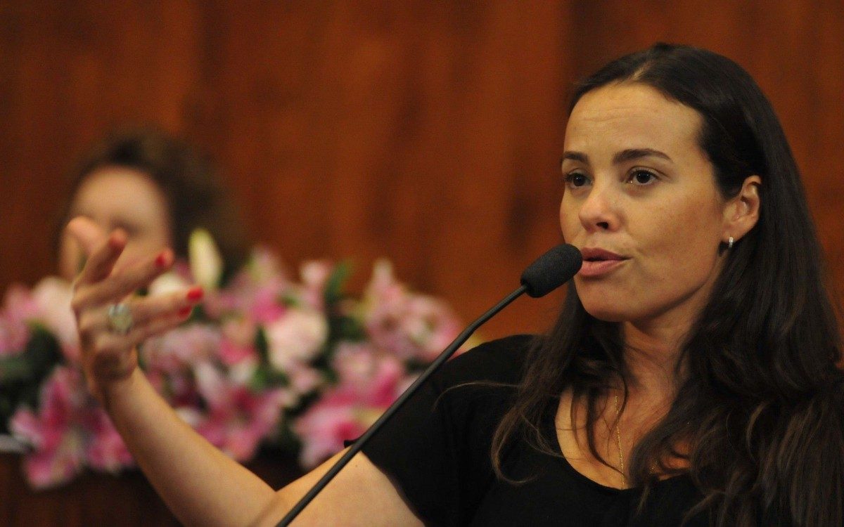 Juliana Brizola – Paridad de género en la política: el ole de España |