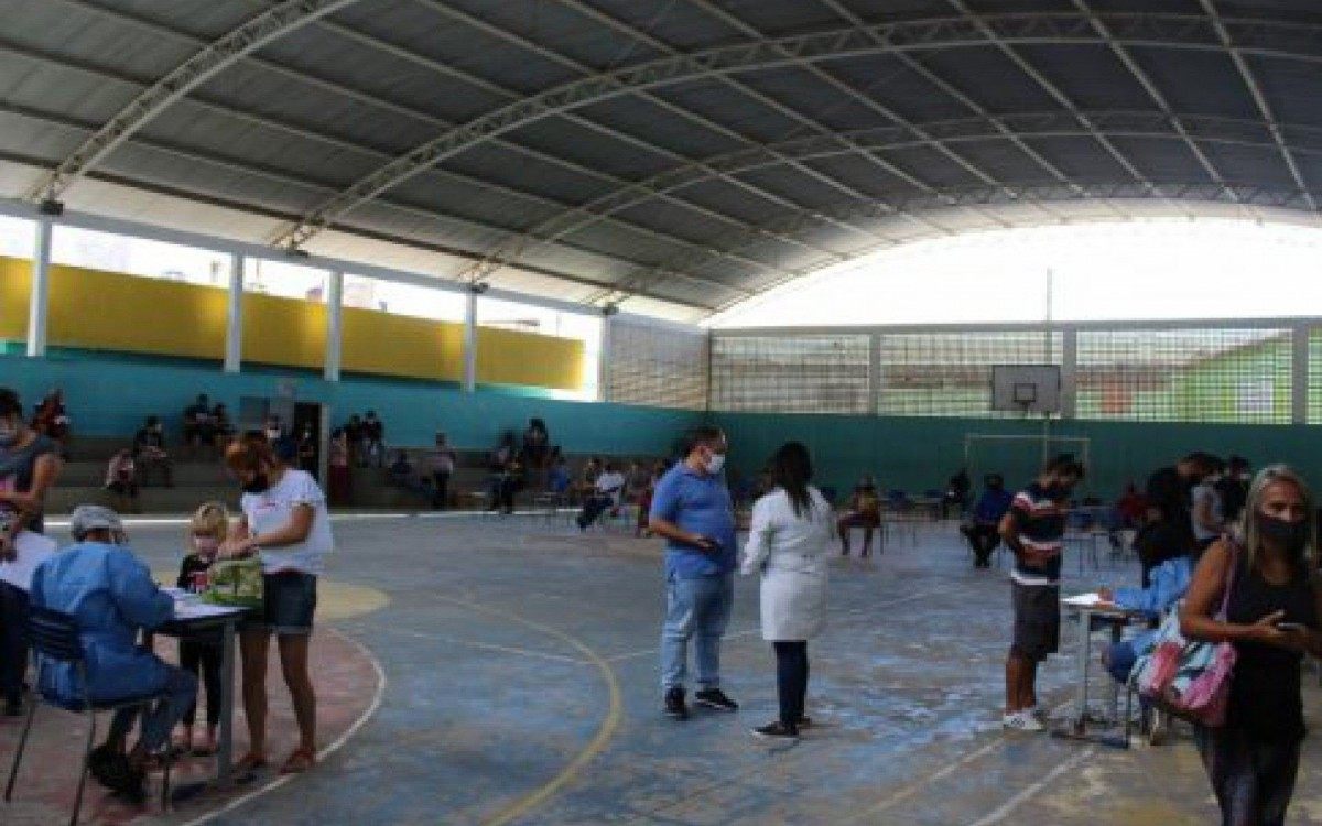 Os cidad&atilde;os aptos a receberem a segunda dose (D2) tamb&eacute;m podem procurar os pontos de imuniza&ccedil;&atilde;o 