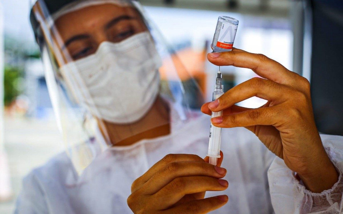 &Eacute; necess&aacute;rio apresentar identidade, CPF ou cart&atilde;o do SUS e comprovante de resid&ecirc;ncia de Belford Roxo, atestado e/ou laudo m&eacute;dico que demonstre pertencer ao grupo de comorbidades ou as tr&ecirc;s &uacute;ltimas receitas com validade m&aacute;xima de seis meses 