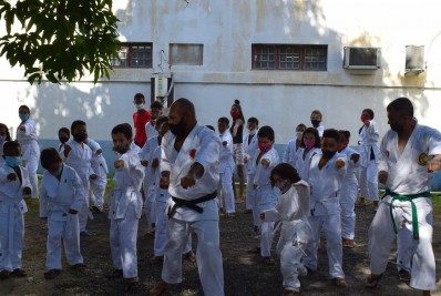 Tanguá oferece aulas de karatê para 50 crianças e adolescentes