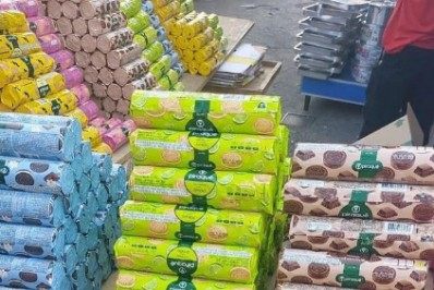 Ambulante vende biscoito 'roubado' e foto viraliza nas redes sociais