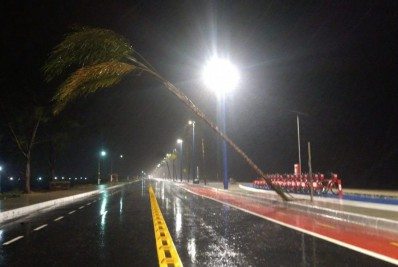 Prefeitura faz reparos emergenciais na orla de Itaipuaçu