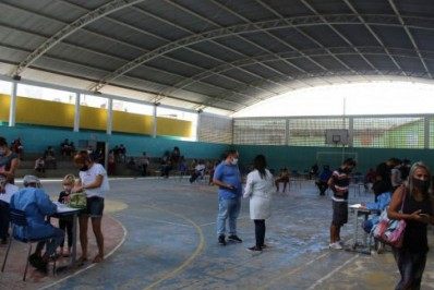 São Pedro da Aldeia inicia vacinação em trabalhadores portuários da ativa