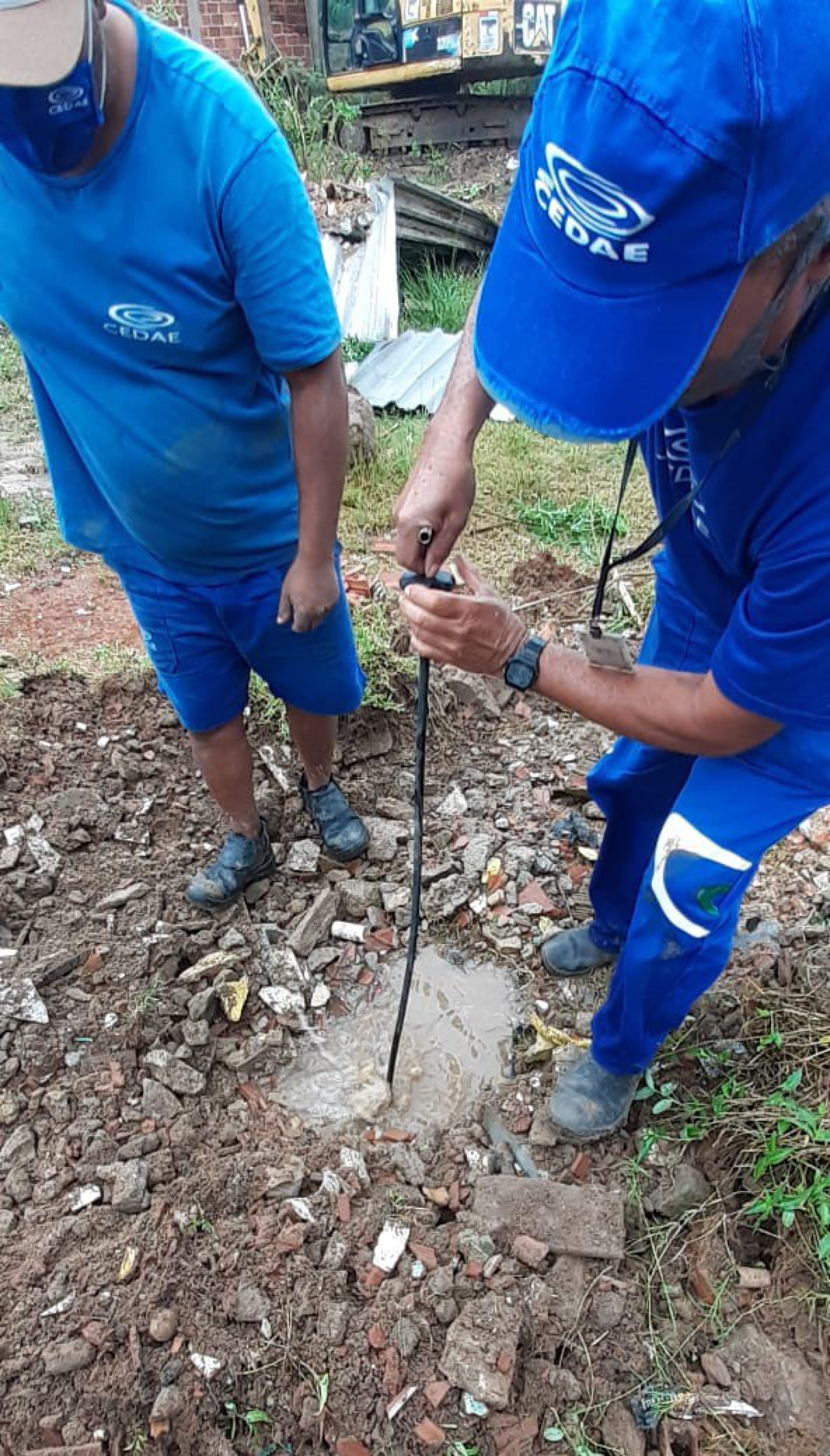A&ccedil;&atilde;o da Cedae desfaz 21 gatos na Zona Oeste do Rio