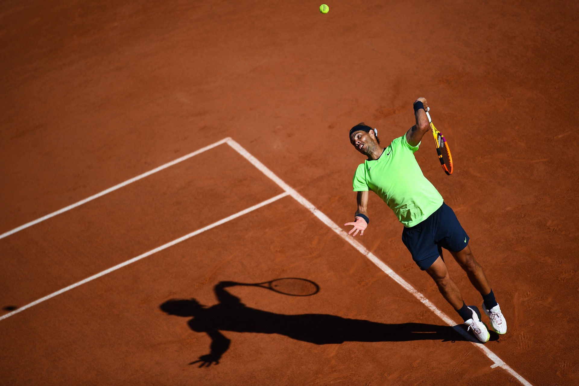 'Rei' de Roland Garros, Nadal estreia com vitória fácil na busca por seu 14º título