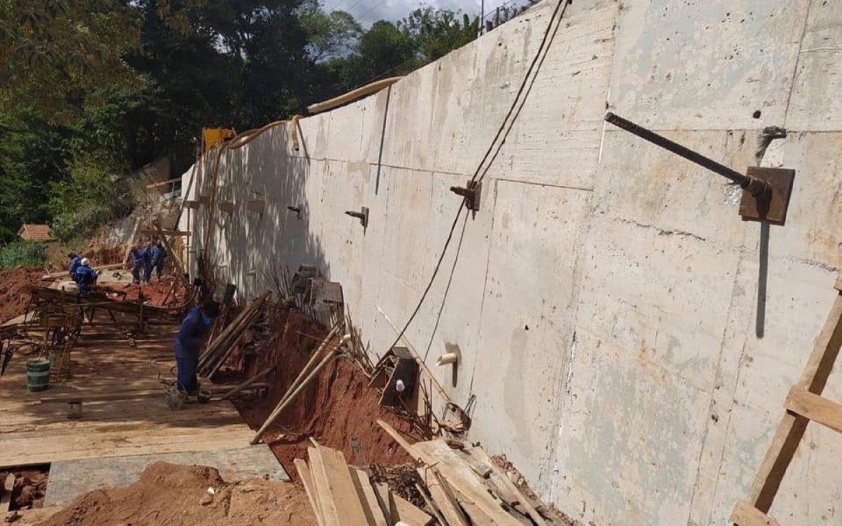 Obras de conten&ccedil;&atilde;o no Jardim Salaco em Teres&oacute;polis