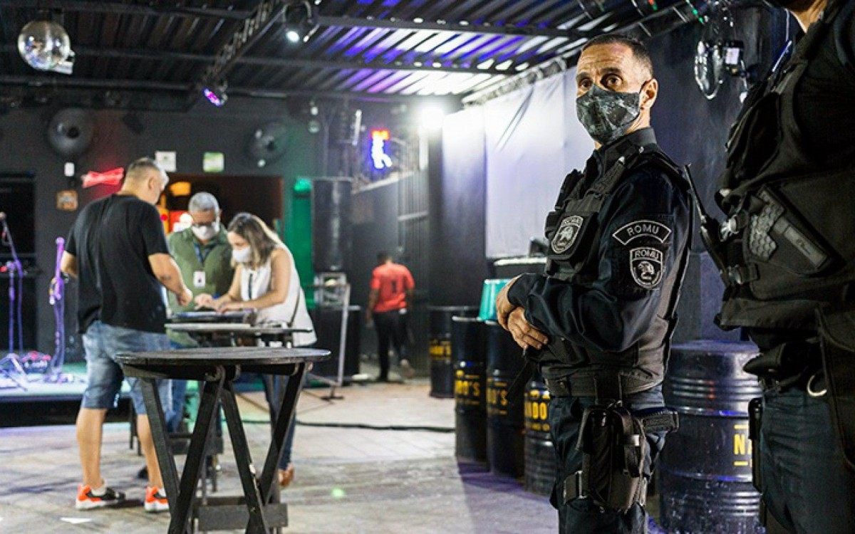 O decreto obriga todos os estabelecimentos a adotarem uma s&eacute;rie de procedimentos para impedir a aglomera&ccedil;&atilde;o de pessoas