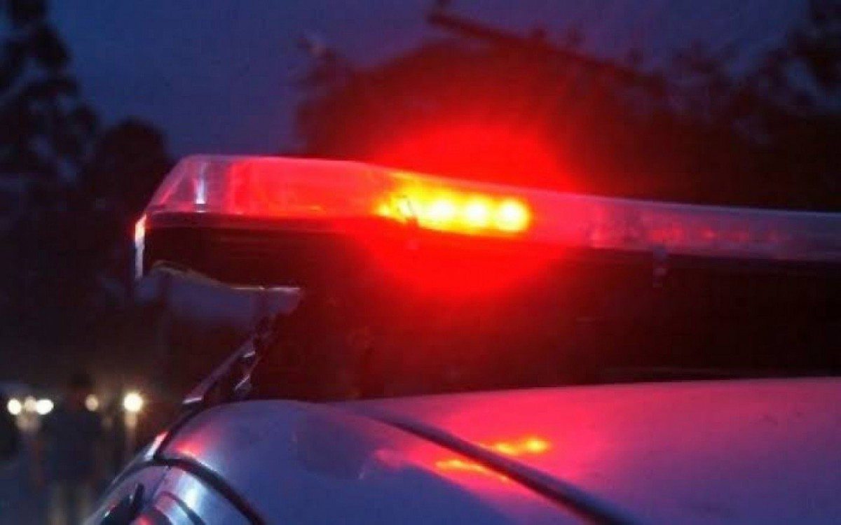  Faca foi apreendida no local do crime.
