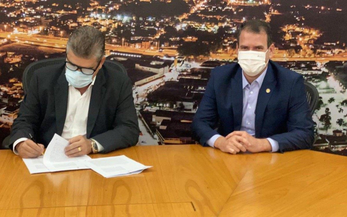 Prefeitura de Duque de Caxias assina convênio de renovação com Colégio da Polícia Militar