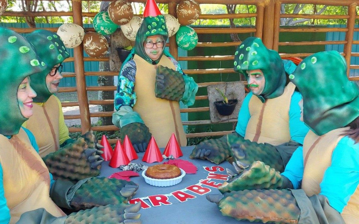 Helga Nemeczyk e a turma do site &lsquo;OscomediasTV&rsquo;