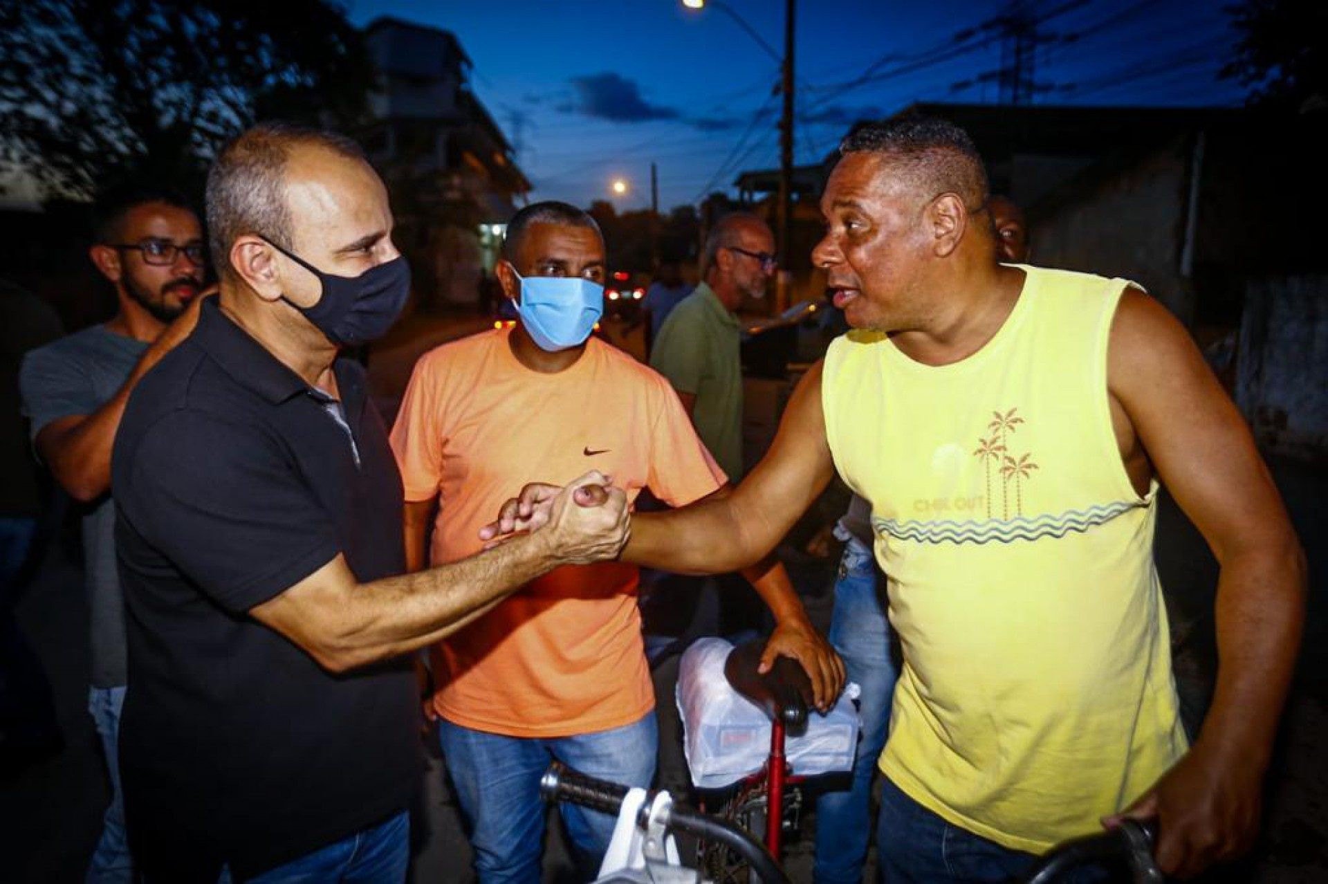 Waguinho visitou o bairro São Leopoldo e conversou com os moradores - Rafael Barreto / PMBR