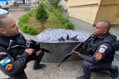 Bandido é ferido e outros dois são presos em ação na Palmeira, em Belford Roxo