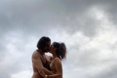 Emanuelle Araújo compartilha clique raro ao lado do namorado: ‘Dois anos de amor’