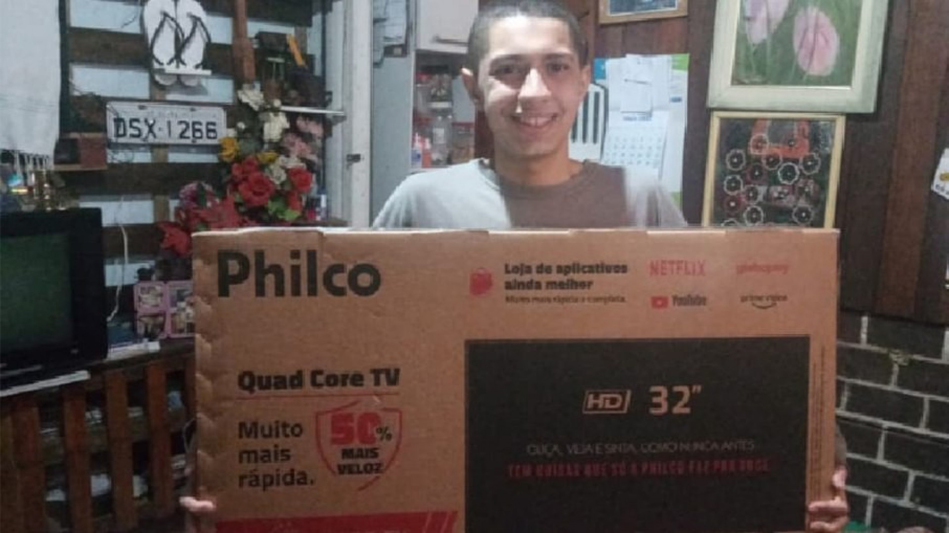 Lucas Alves tira selfies com jornalistas pela televisão e publica nas redes sociais
 - Reprodução/Instagram