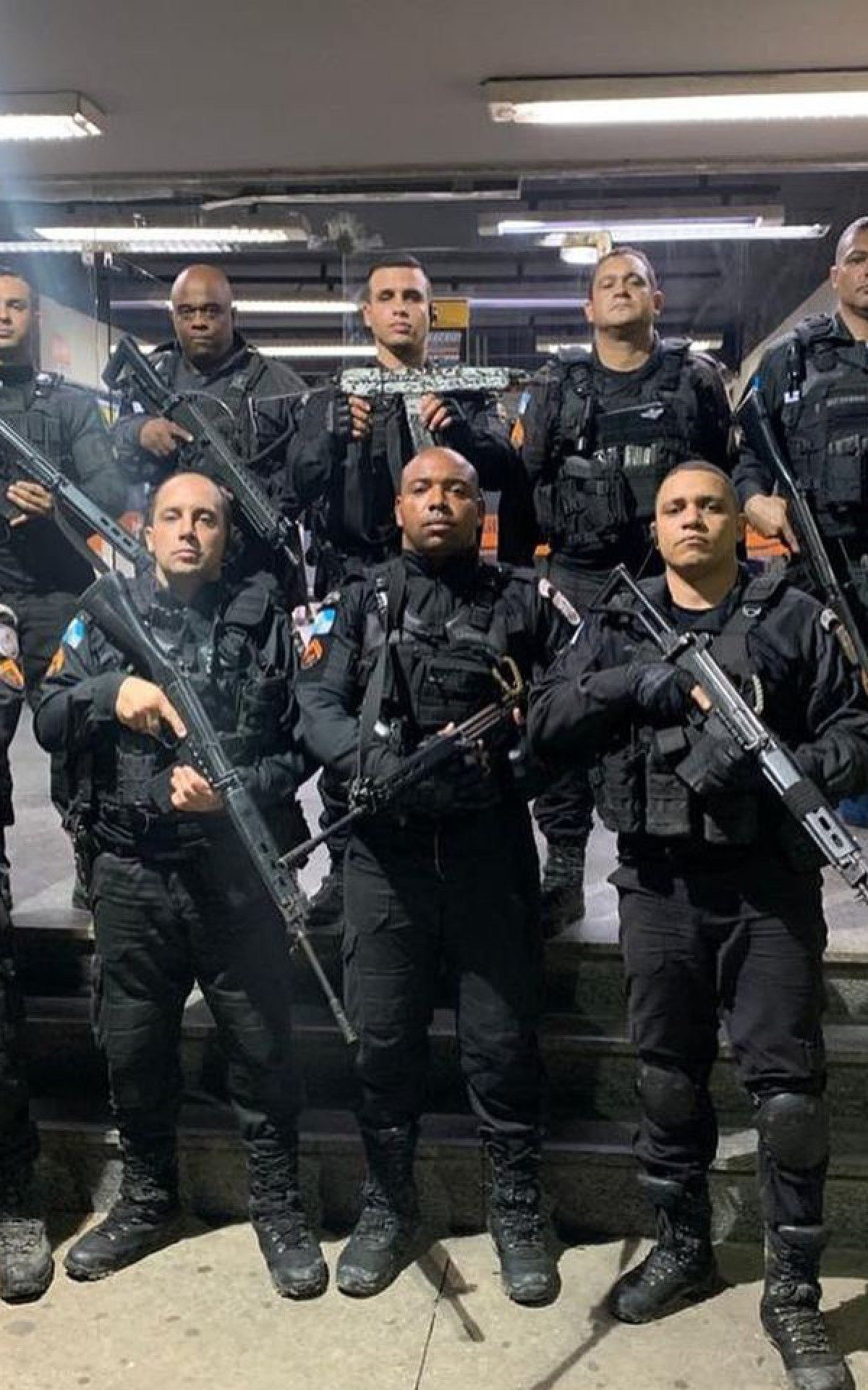 Os policiais militares ap&oacute;s a a&ccedil;&atilde;o no bairro Bom Pastor