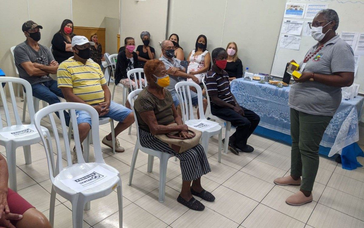 Psic&oacute;loga Cl&aacute;udia Bomfim na palestra "Atitudes Comportamentais Positivas"