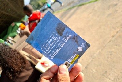 Covid-19: Volta Redonda vacina profissionais da educação na Ilha São João