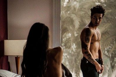 Após desistência de Juliette, Luan Santana posa com sua nova 'morena'