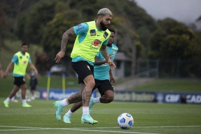 Tite dá pistas e Gabigol deve ser titular da Seleção