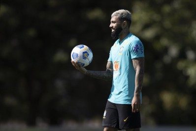 Atacante do Flamengo, Gabigol sente dores e faz exames, que constatam edema muscular