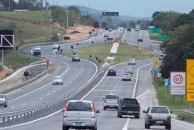RJ-124 tem fluxo previsto de 130 mil veículos durante feriado de Corpus Christi