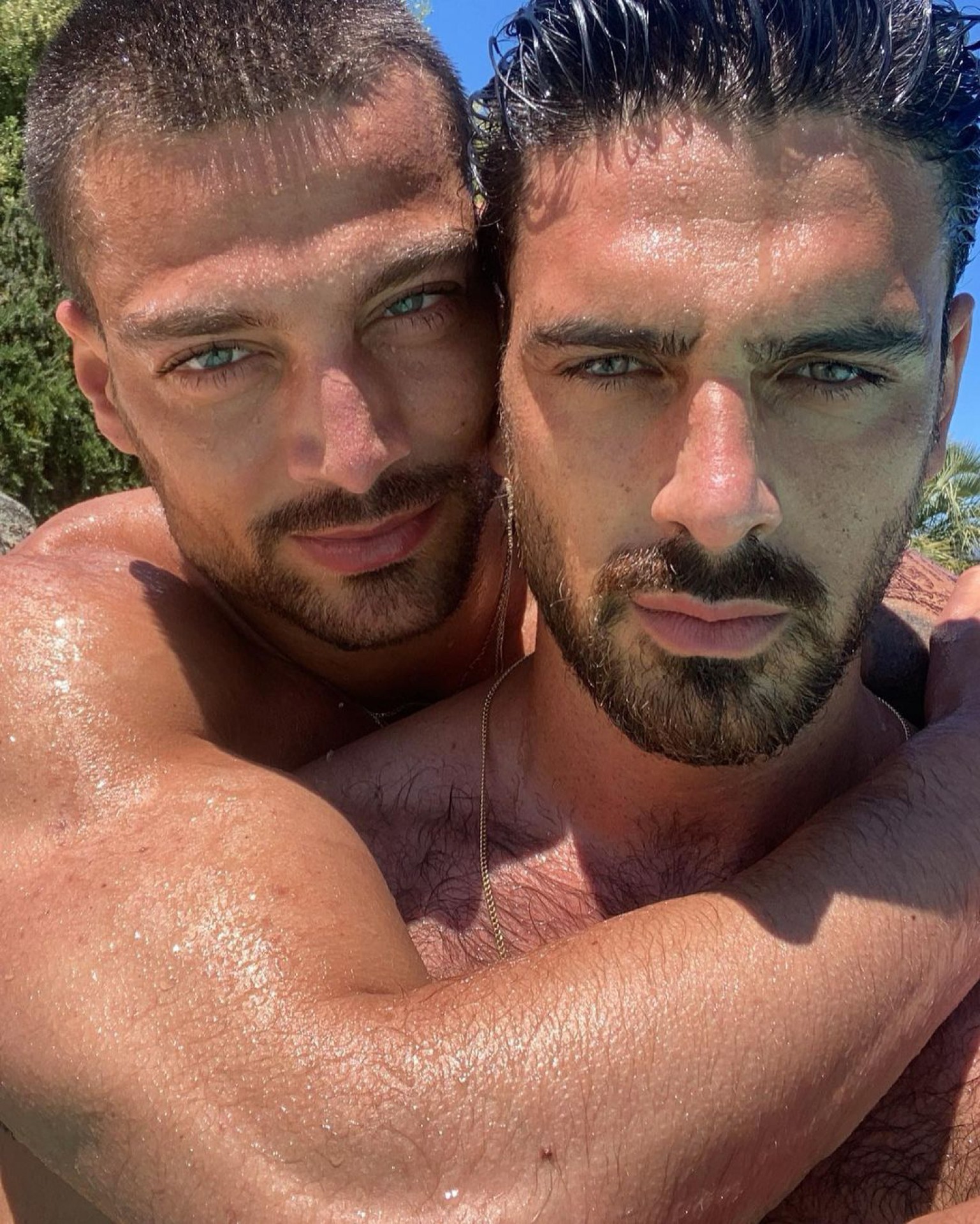 Gal&atilde; corre para desmentir boatos sobre sua sexualidade: 'N&atilde;o assumi ser homossexual'