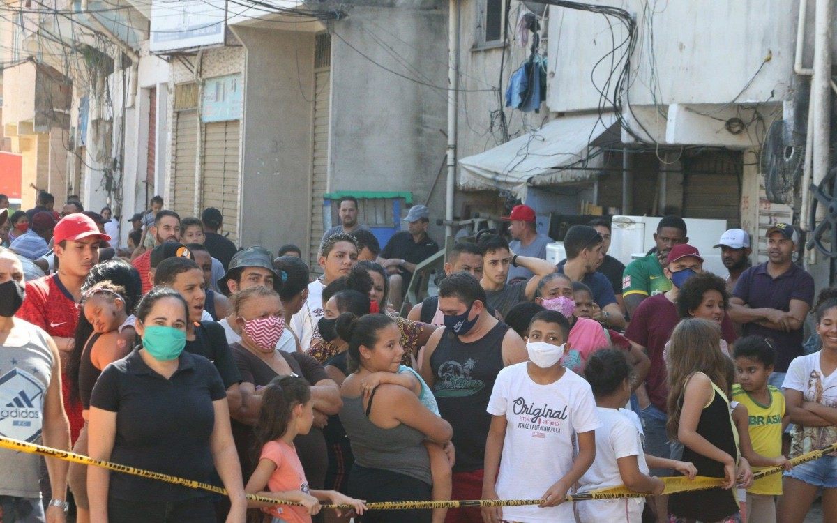 Vias próximas à Rua das Uvas foram bloqueadas - Daniel Castelo Branco / Agência O DIA