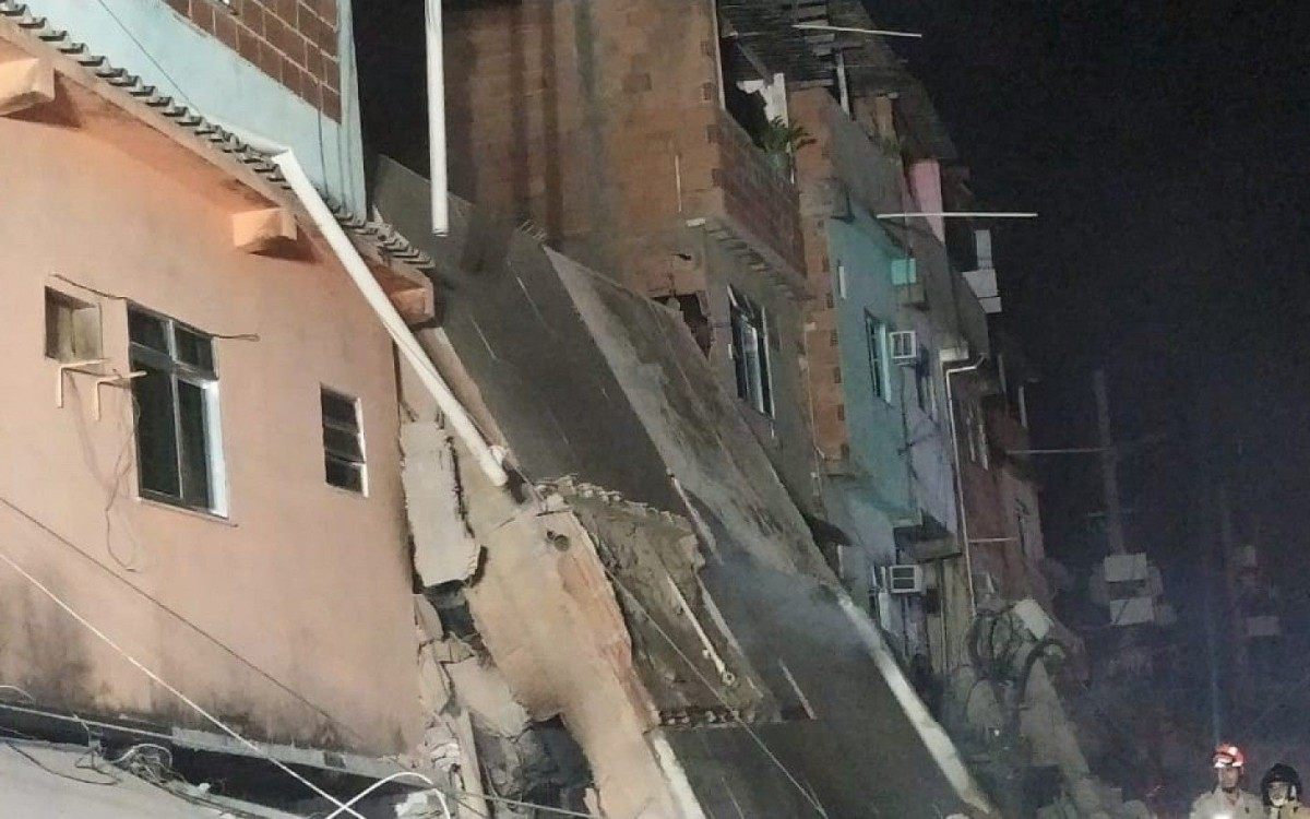 Pr&eacute;dio de quatro andares desabou em Rio das Pedras, na Zona Oeste do Rio, e deixou duas pessoas mortas