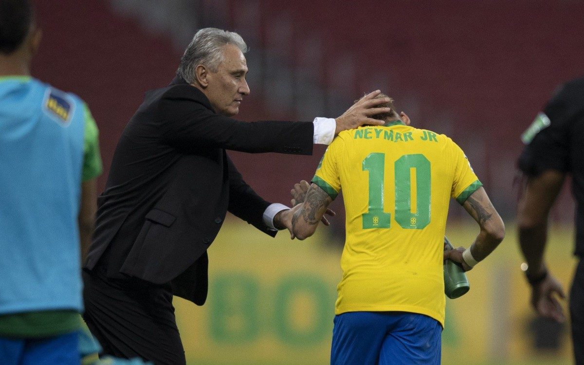Tite e Neymar mostram bom entrosamento após o gol do camisa 10
