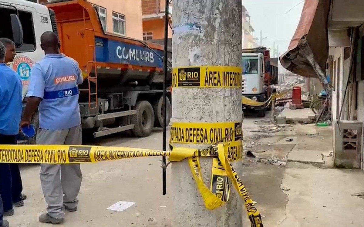 Prefeitura retoma retirada de entulho de im&oacute;vel que desabou em Rio das Pedras