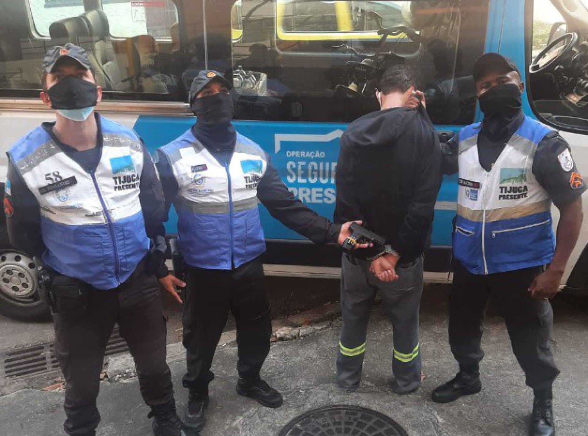 Sequestro de carga de rem&eacute;dios avaliada em R$ 50 mil &eacute; interceptado pelo Tijuca Presente