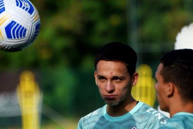 Gabriel Teixeira celebra momento pelo Fluminense: 'Feliz pra caramba'