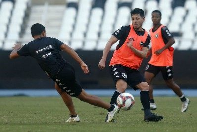 Com estreia de três reforços como titulares, Chamusca define o Botafogo