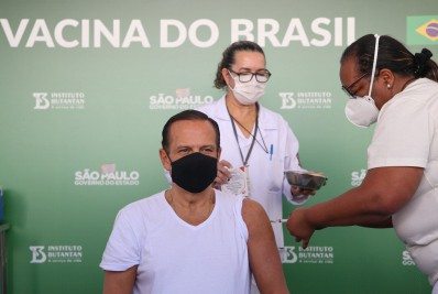 Doria recebe 2ª dose da Coronavac na véspera do 'Dia D' da vacinação em SP