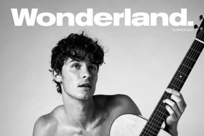 Pelado: Shawn Mendes tira a roupa para capa de revista
