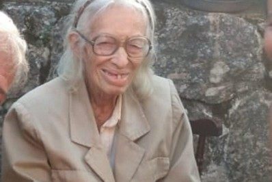 Final feliz: operadora de trânsito encontra idosa desaparecida em Niterói