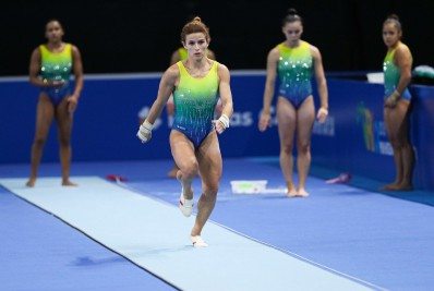 Jade Barbosa sofre torção no joelho esquerdo e está fora das Olimpíadas