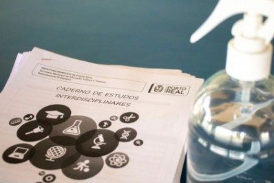 Porto Real entrega novo material de estudo remoto aos estudantes