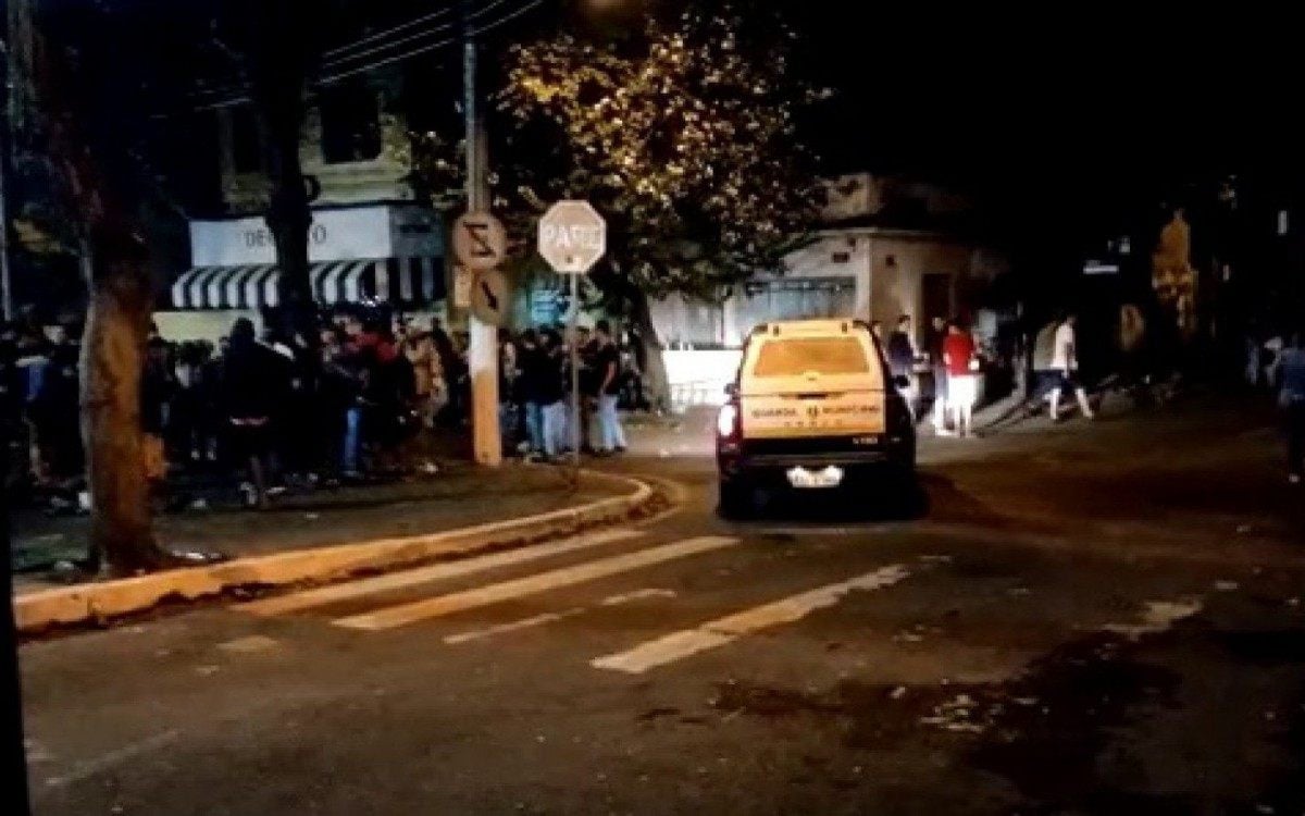 Guarda e PM dispersam centenas de pessoas na Praça da Colina - Divulgação
