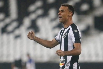 De saída do Botafogo, Gilvan se acerta com CRB e assinará contrato de um ano