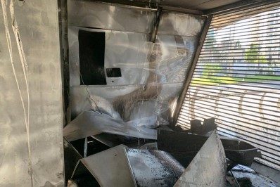 Estação do BRT Transolímpica pega fogo em Jacarepaguá