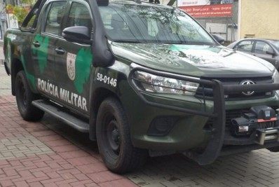 Policia Ambiental apreendem aves em cativeiro
