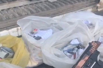 Homem é preso durante operação da PM para a retirada de barricadas em Meriti